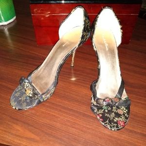 Charlotte Russe 9 Chinese Silk & Gold Heels
